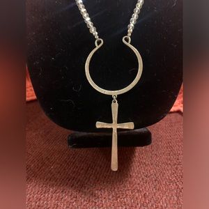 Necklace and earrings set. Unknown of the brand.